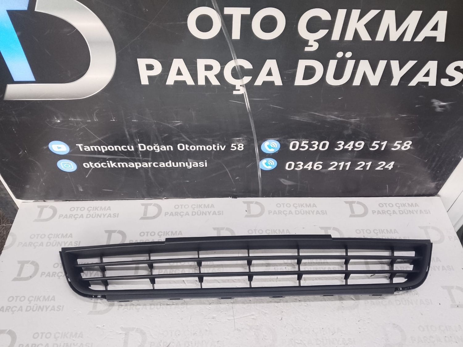 VOLKSWAGEN JETTA �N TAMPON PANJURU S�YAH 2010